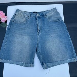 Bermuda denim short baggy high rise size 13 woman’s   
Blue